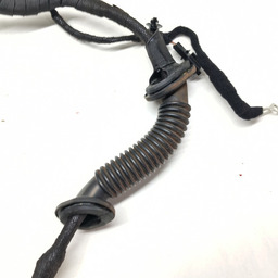 CHICOTE TAMPA TRASEIRA AUDI Q3 1.4 2015 A 2019 8U0971148CH