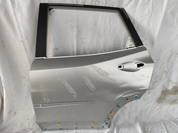 PORTA TRASEIRA ESQUERDA TRACKER 2020 2022 2023/..AVARIA 