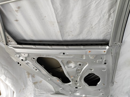 PORTA TRASEIRA ESQUERDA TRACKER 2020 2022 2023/..AVARIA 