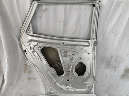 PORTA TRASEIRA ESQUERDA TRACKER 2020 2022 2023/..AVARIA 