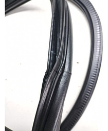 BORRACHA PORTA TRASEIRA ESQUER AUDI Q3 13/19 DETALHE 