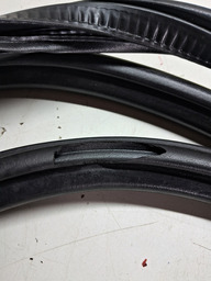 BORRACHA PORTA TRASEIRA ESQUER AUDI Q3 13/19 DETALHE 