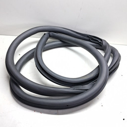 BORRACHA PORTA TRASEIRA ESQUERDA RENEGADE 2017 A 2024 AVARIA