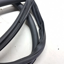 BORRACHA PORTA TRASEIRA ESQUERDA RENEGADE 2017 A 2024 AVARIA