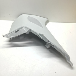 ACABAMENTO COLUNA DIREITA PORTA MALAS AUDI Q3 TSFI 2015 A 19