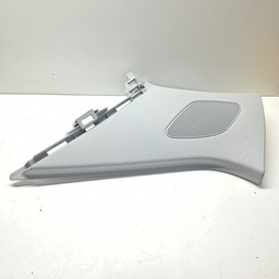 ACABAMENTO COLUNA DIREITA PORTA MALAS AUDI Q3 TSFI 2015 A 19