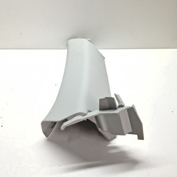 ACABAMENTO DIREITO COLUNA TRAS AUDI Q3 2015 A 2019 DETALHE