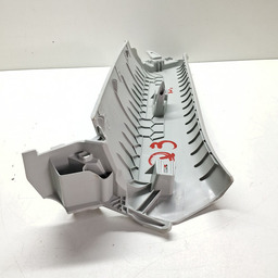 ACABAMENTO DIREITO COLUNA TRAS AUDI Q3 2015 A 2019 DETALHE