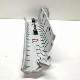 ACABAMENTO DIREITO COLUNA TRAS AUDI Q3 2015 A 2019 DETALHE