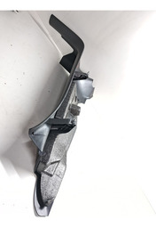 ACABAMENTO DIREITO COLUNA BANCO TRASEIRO AUDI Q3 2015 A 2019