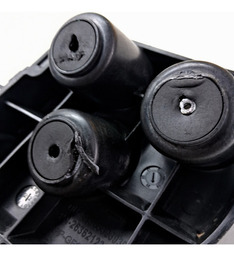 SUPORTE PARACHOQUE TRAS DIREITO CHEVROLET TRACKER 2020 A 24