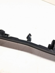 ACABAMENTO TELA MULTIMIDIA TRACKER 2020/  PEQ/ DETALHE