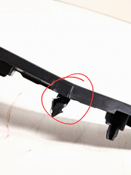 ACABAMENTO TELA MULTIMIDIA TRACKER 2020/  PEQ/ DETALHE