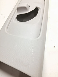 ACABAMENTO SUPERIOR ESQUERDA COLUNA CENTRAL TRACKER 2020/