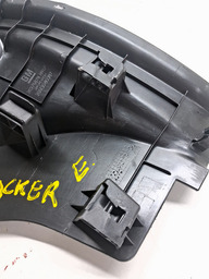 SOLEIRA PORTA TRASEIRA ESQUERDA TRACKER 2020/