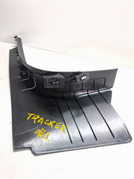 SOLEIRA PORTA DIANTEIRA DIREITA CHEVROLET TRACKER 2020 A 24