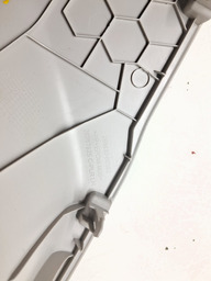 ACABAMENTO COLUNA TRASEIRA ESQUERDA TRACKER 2020/