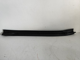 MOLDURA VEDADOR AUXILIAR ESQUERDO TRACKER 1.0 2023/2024 