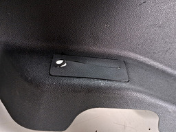 ACABAMENTO INFERIOR COLUNA CENTRAL ESQUERDA TRACKER 2020/