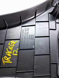 ACABAMENTO INFERIOR COLUNA CENTRAL DIREITA TRACKER 2020/