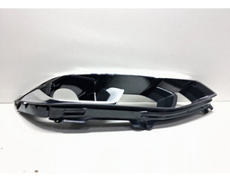 MÁSCARA NEGRA GRADE INTERNA FAROL DIREITO GM TRACKER 20 A 24