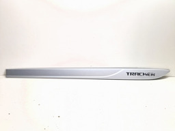 FRISO LATERAL PORTA DIANTEIRA DIR GM TRACKER 2020 A 2024 