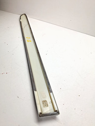 FRISO LATERAL PORTA DIANTEIRA DIR GM TRACKER 2020 A 2024 