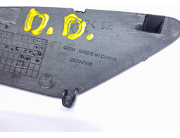 TAMPA ACABAMENTO MAÇANETA DIANTEIRA DIR GM TRACKER 2020 A 24