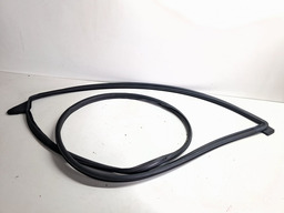 BORRACHA PINGADEIRA PORTA DIANTEIRA DIREITA TRACKER 2020/