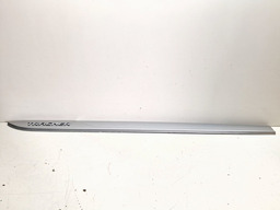 FRISO PORTA DIANTEIRA ESQUERDA CHEVROLET TRACKER 2020 A 2024