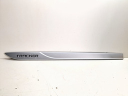 FRISO PORTA DIANTEIRA ESQUERDA CHEVROLET TRACKER 2020 A 2024