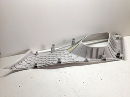 ACABAMENTO DIREITO COLUNA TRASEIRA TRACKER 2020/