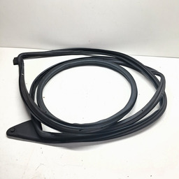 BORRACHA PINGADEIRA PORTA DIANTEIRA ESQUERDA TRACKER 2020/