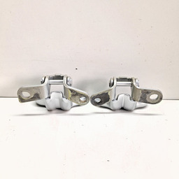 PAR DOBRADIÇAS PORTA TRAS ESQUERDA GM TRACKER 2020 A 2024