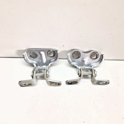 PAR DOBRADIÇAS PORTA TRAS ESQUERDA GM TRACKER 2020 A 2024