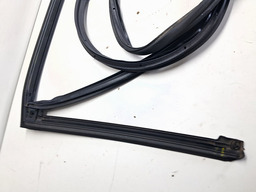 BORRACHA PORTA TRASEIRA ESQUERDA (CARROCERIA) TRACKER 2020/