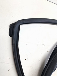 BORRACHA PORTA TRASEIRA ESQUERDA (CARROCERIA) TRACKER 2020/