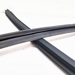 CANALETA VIDRO PORTA TRASEIRA ESQUERDA TRACKER 2020/