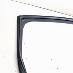 CANALETA VIDRO PORTA TRASEIRA ESQUERDA TRACKER 2020/