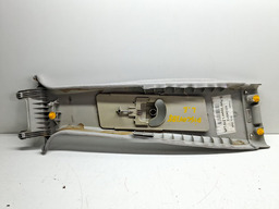 ACABAMENTO COLUNA CENTRAL ESQUERDA DISCOVERY 3 2.7 2005 A 09