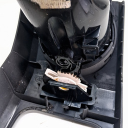 DIFUSOR AR LATERAL DIREITA DISCOVERY 3 2.7 V6  2005 A 2009