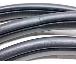 BORRACHA PORTA DIANTEIRA ESQUERDA (CARROCERIA) TRACKER 2020/