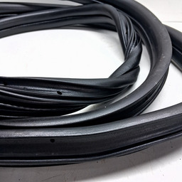 BORRACHA PORTA DIANTEIRA ESQU GOL VOYAGE G5 G6 G7 G8 DETALHE