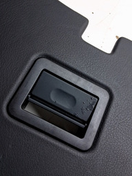 TAMPA ACABAMENTO INFERIOR PAINEL ESQU DISCOVERY 3 2005 A 09