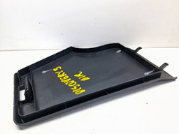 TAMPA ACABAMENTO PORTA MALAS DIREITO DISCOVERY 3 2005 A 2009