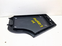 TAMPA ACABAMENTO PORTA MALAS DIREITO DISCOVERY 3 2005 A 2009