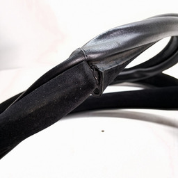 BORRACHA PORTA TRASEIRA DIREITA DISCOVERY 3 2005 A 2009