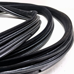 BORRACHA PORTA TRASEIRA DIREITA DISCOVERY 3 2005 A 2009