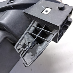 FAROL ESQUERDO TRACKER RS 2023 2024 2025/.. C/ LED