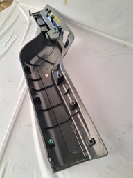 ACABAMENTO INTERNO SUPERIOR TAMPA TRAS DISCOVERY 3 05 A 2009